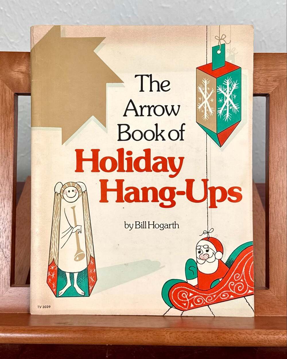 The Arrow Book of Holiday Hang-Ups Bill Hogarth Paper Craft Book